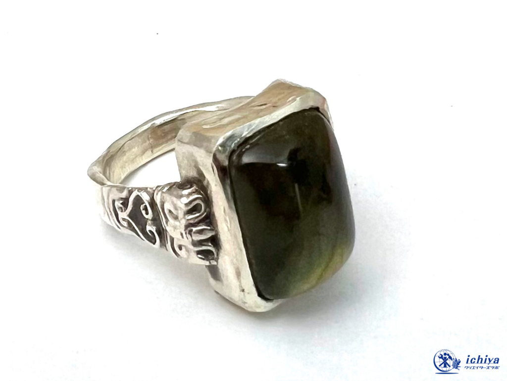 シルバーの指輪の画像