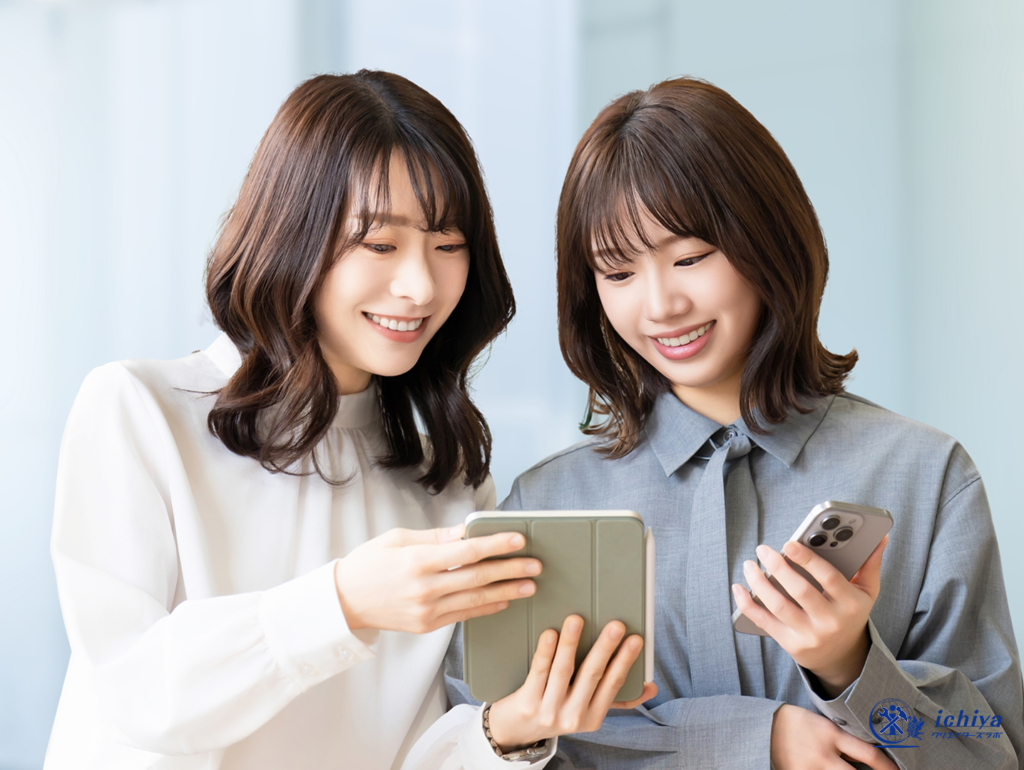 OEM業者を検討している女性の画像