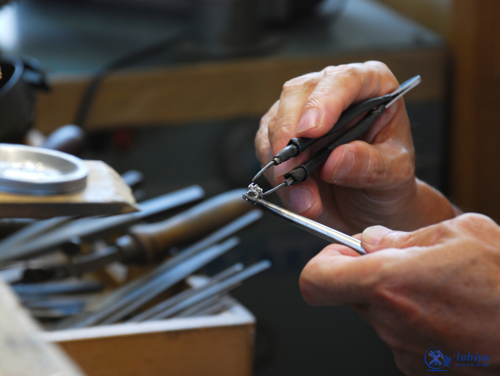 OEMでオーダーメイドアクセサリーを製作している画像