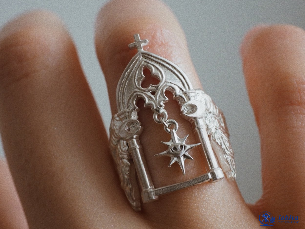 複雑なデザインのリングの画像