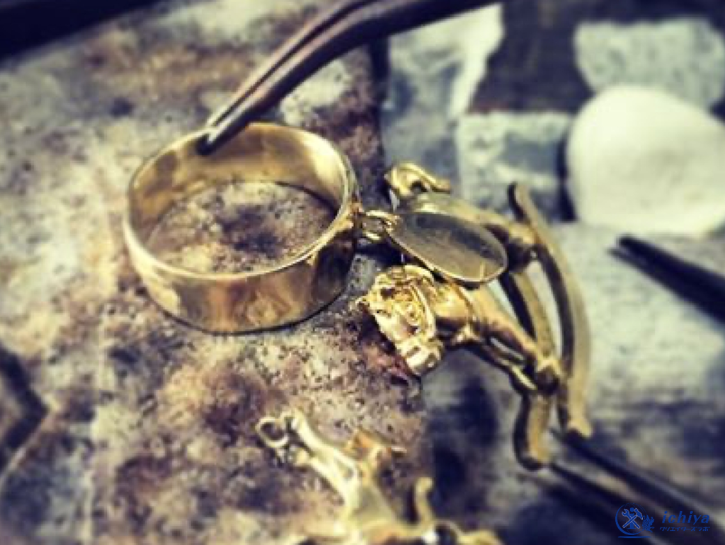 鋳造後のアクセサリーの画像